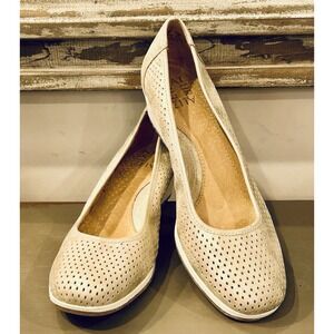 Naturalizer Women's Metallic‎ Comfort Shoe Brina Wedge Pump, Gold Size 8M